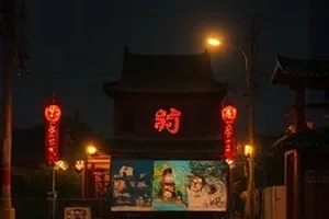 铁皮月亮作品封面：孩子视角下的一把旧雨伞